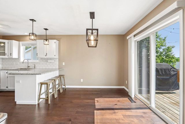 809 Brookstone Crest, Mount Horeb, WI 53572