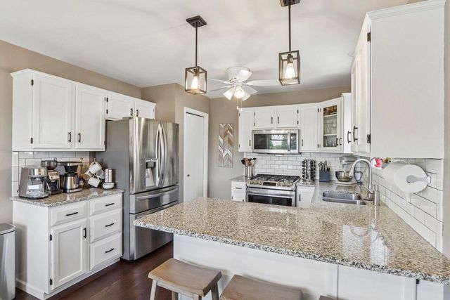 809 Brookstone Crest, Mount Horeb, WI 53572