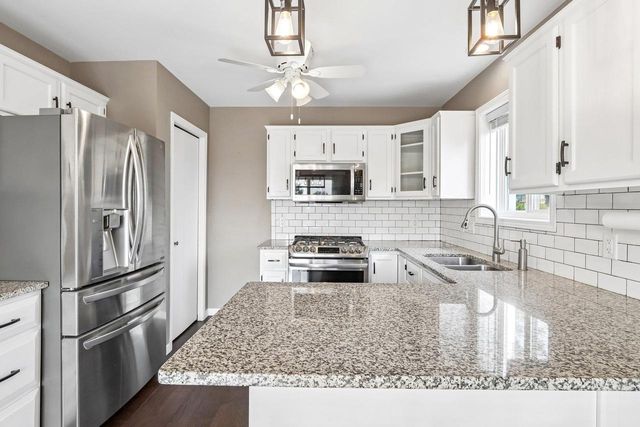 809 Brookstone Crest, Mount Horeb, WI 53572