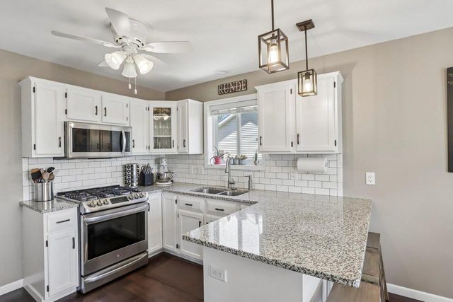 809 Brookstone Crest, Mount Horeb, WI 53572