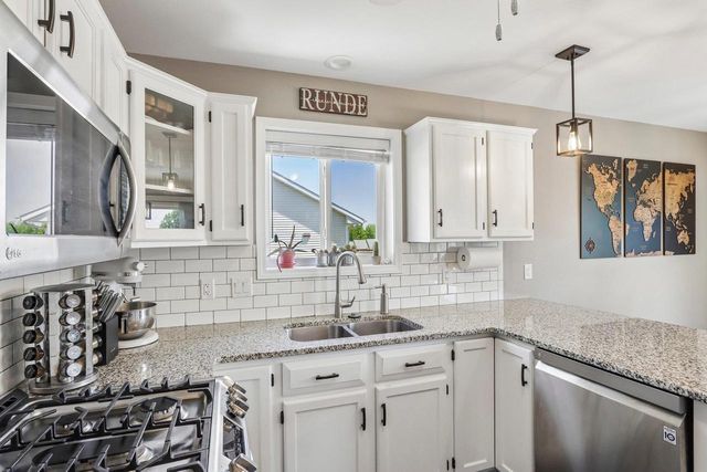 809 Brookstone Crest, Mount Horeb, WI 53572