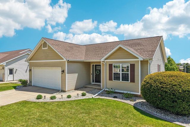 809 Brookstone Crest, Mount Horeb, WI 53572