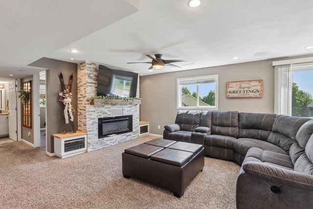809 Brookstone Crest, Mount Horeb, WI 53572