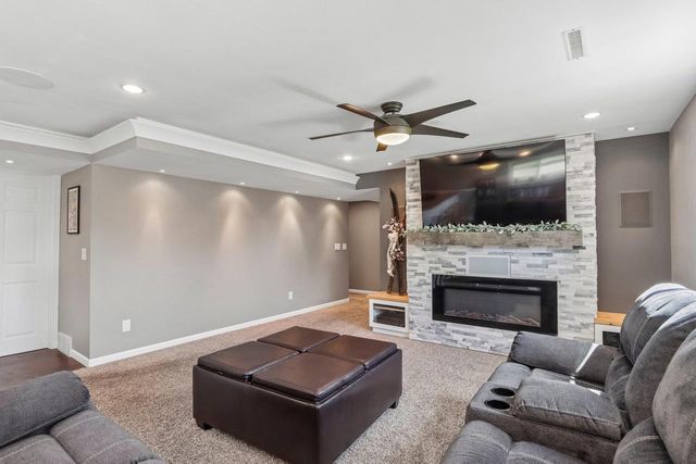 809 Brookstone Crest, Mount Horeb, WI 53572