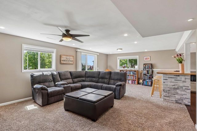 809 Brookstone Crest, Mount Horeb, WI 53572