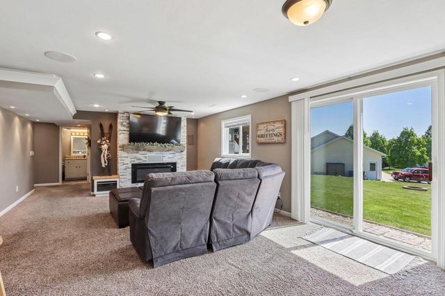 809 Brookstone Crest, Mount Horeb, WI 53572