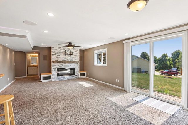 809 Brookstone Crest, Mount Horeb, WI 53572