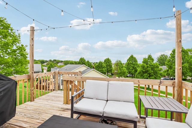 809 Brookstone Crest, Mount Horeb, WI 53572