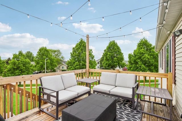 809 Brookstone Crest, Mount Horeb, WI 53572