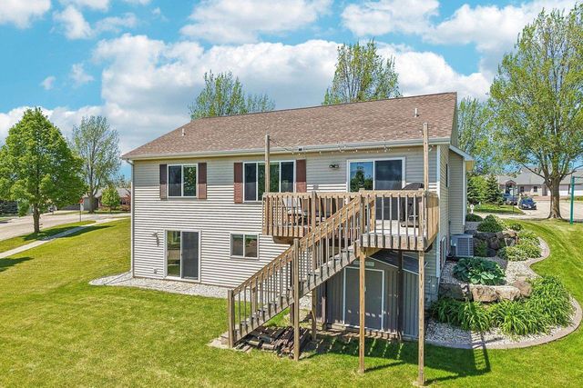 809 Brookstone Crest, Mount Horeb, WI 53572