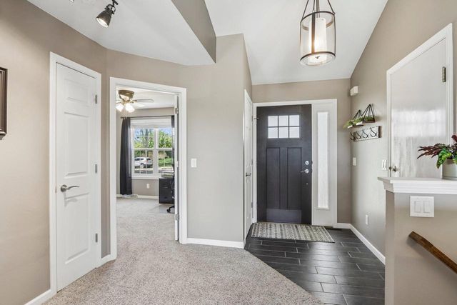 809 Brookstone Crest, Mount Horeb, WI 53572
