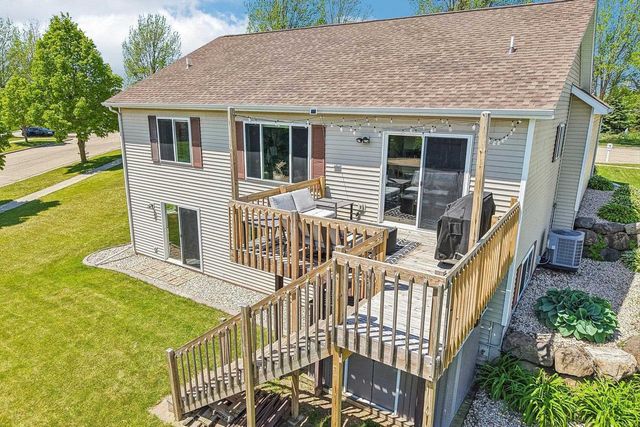809 Brookstone Crest, Mount Horeb, WI 53572