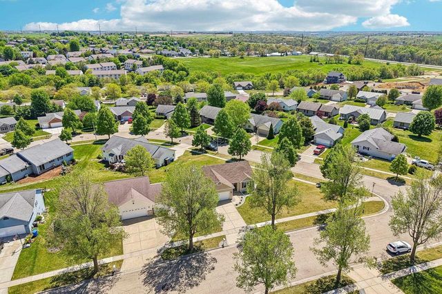809 Brookstone Crest, Mount Horeb, WI 53572
