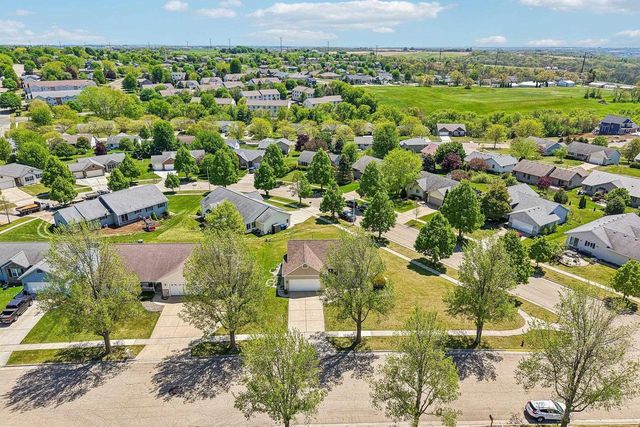 809 Brookstone Crest, Mount Horeb, WI 53572