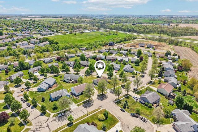 809 Brookstone Crest, Mount Horeb, WI 53572
