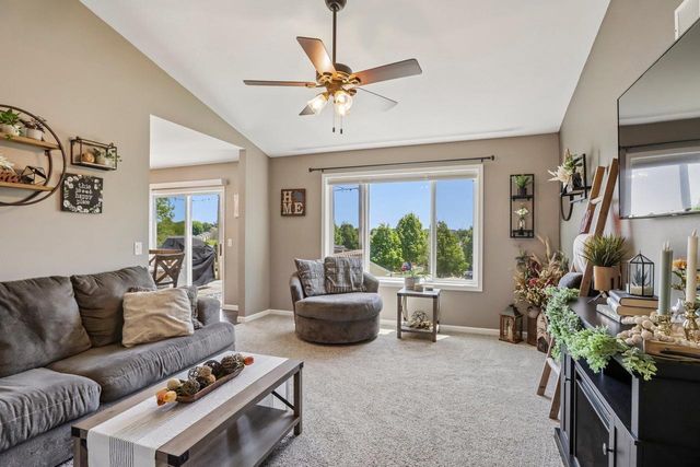 809 Brookstone Crest, Mount Horeb, WI 53572