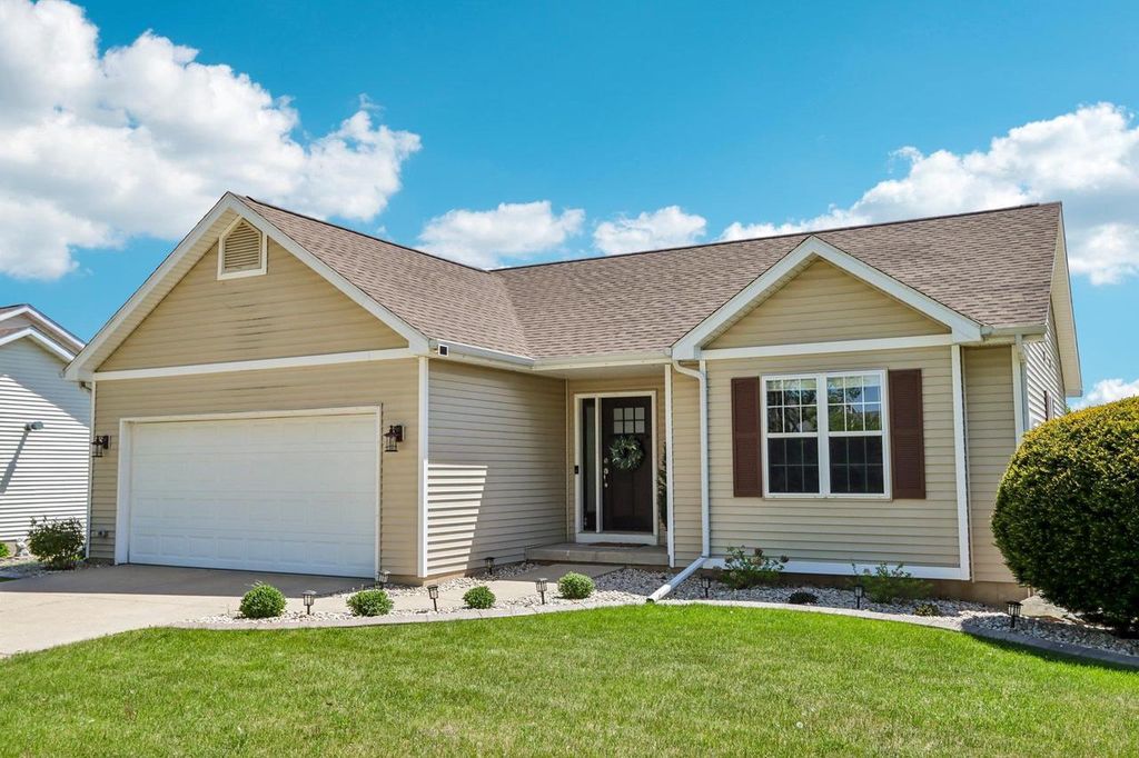 809 Brookstone Crest, Mount Horeb, WI 53572
