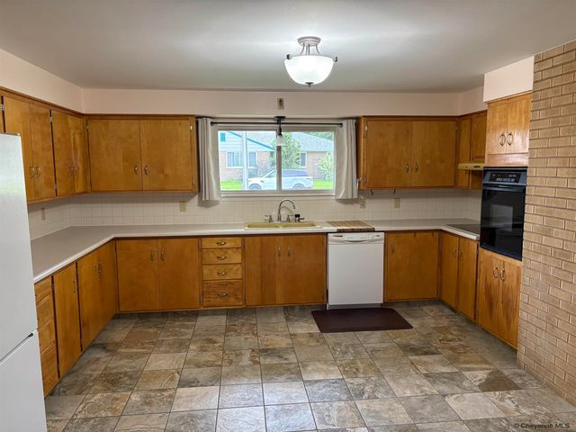 1356 LOOMIS ST, Wheatland, WY 82201