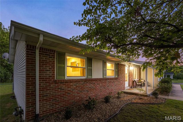 3417 Greiner Drive, St Charles, MO 63301