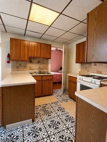 191 Kearney St, Paterson City, NJ 07522