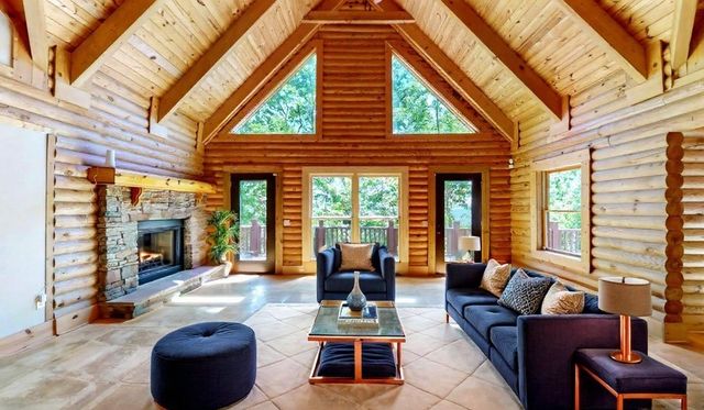 256 Vista Vue Trl, Pelham, TN 37366