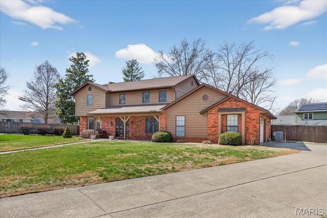 1005 Greentrail Court, O'fallon, IL 62269