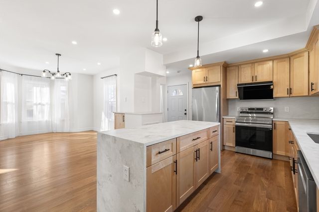 12 Viden Rd, Quincy, MA 02169