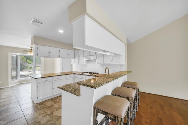 5303 Lincoln Green Drive, Katy, TX 77493