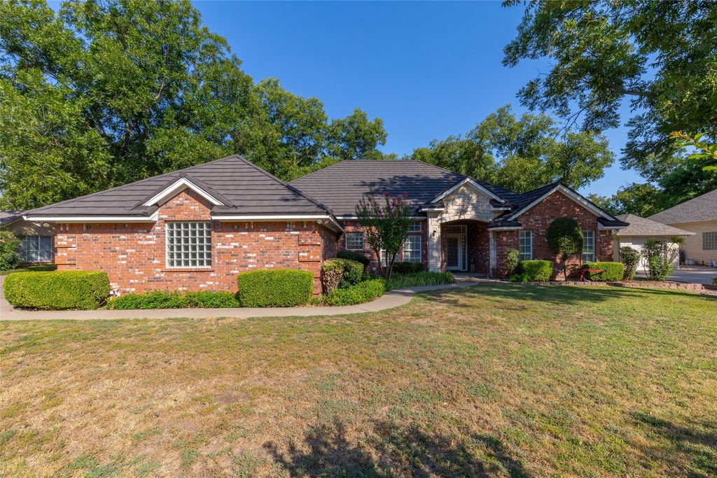 8925 Green Leaves Drive, Granbury, TX 76049