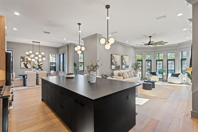 807 W PARK AVENUE, Tampa, FL 33602