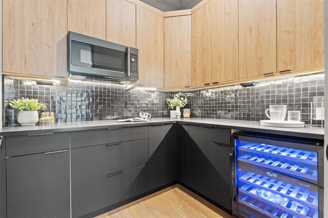 807 W PARK AVENUE, Tampa, FL 33602