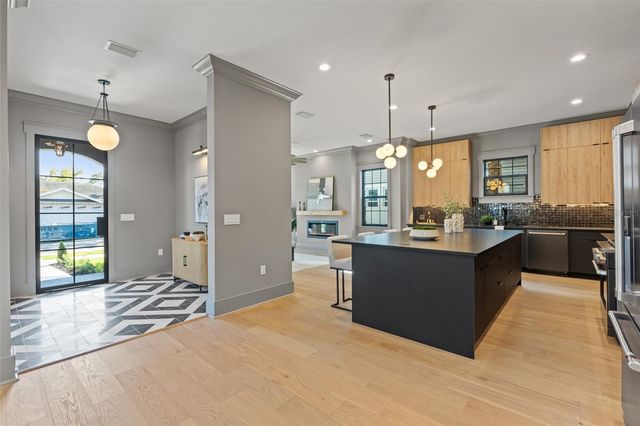 807 W PARK AVENUE, Tampa, FL 33602