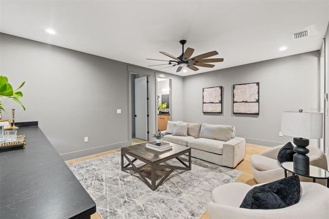 807 W PARK AVENUE, Tampa, FL 33602