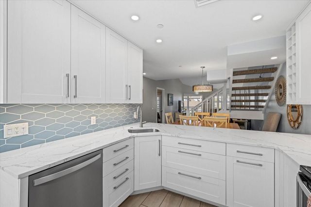 1275 SIESTA BAYSIDE DRIVE 1275, Sarasota, FL 34242