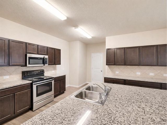 5913 Diamondleaf BND, Austin, TX 78724