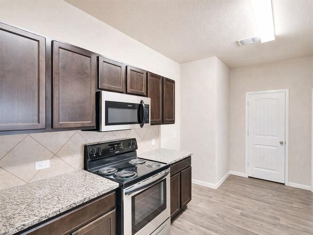5913 Diamondleaf BND, Austin, TX 78724