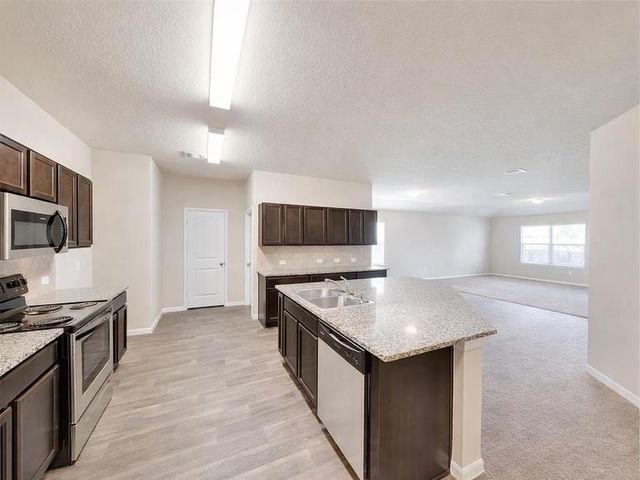 5913 Diamondleaf BND, Austin, TX 78724