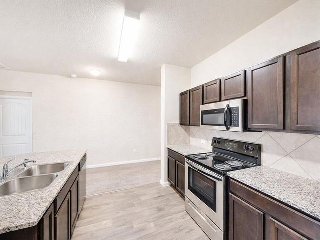 5913 Diamondleaf BND, Austin, TX 78724