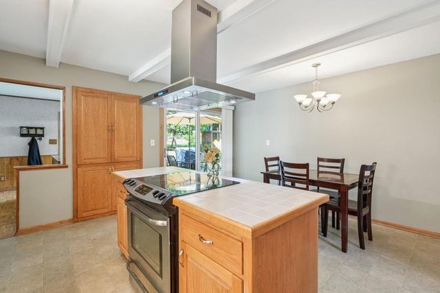 12460 W Crawford DRIVE, New Berlin, WI 53151