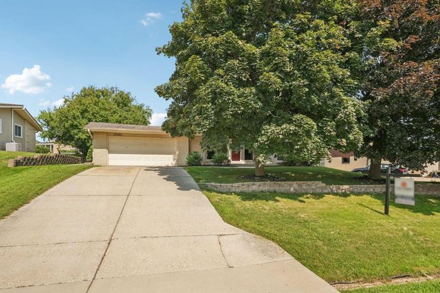 12460 W Crawford DRIVE, New Berlin, WI 53151