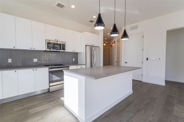 800 Embassy DR 137, Austin, TX 78702