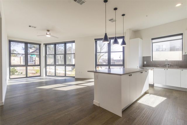 800 Embassy DR 137, Austin, TX 78702