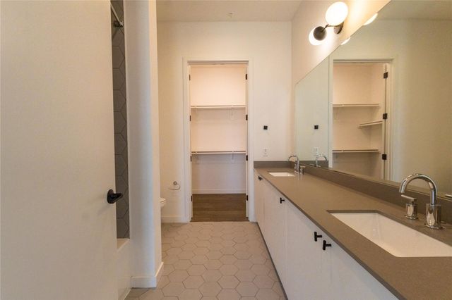 800 Embassy DR 137, Austin, TX 78702