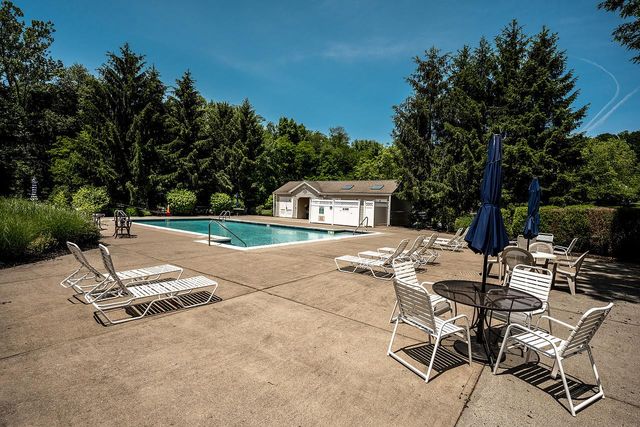 3 Bridgewater Way, Poughkeepsie, NY 12601