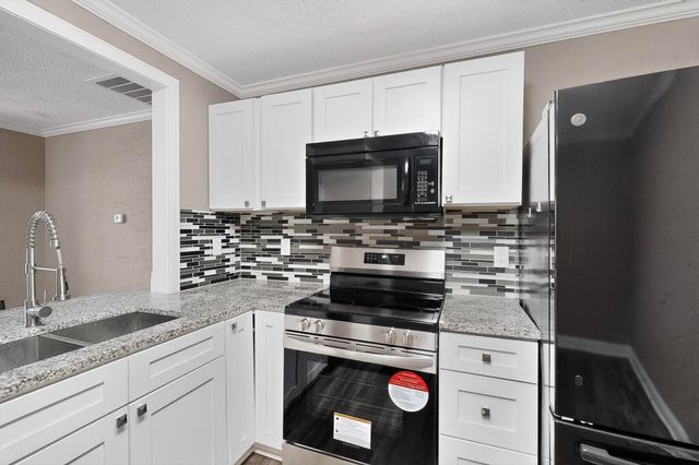 2200 E Trinity Mills Road 616, Carrollton, TX 75006