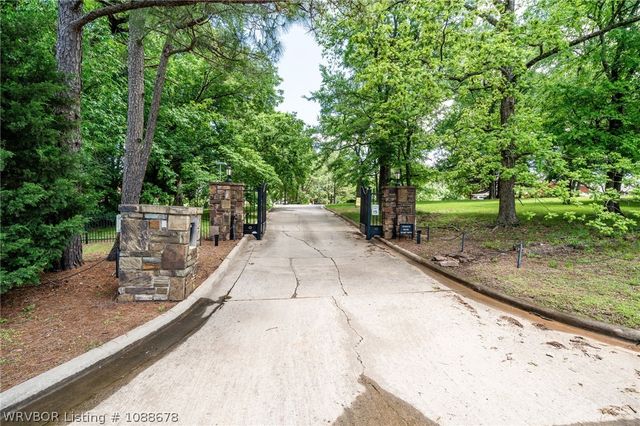 2411 Wyndermere, Fort Smith, AR 72903