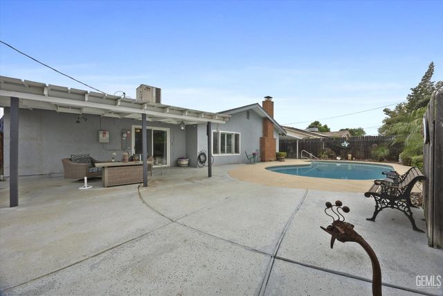 305 Borman Avenue, Bakersfield, CA 93308