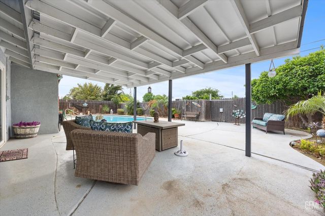 305 Borman Avenue, Bakersfield, CA 93308