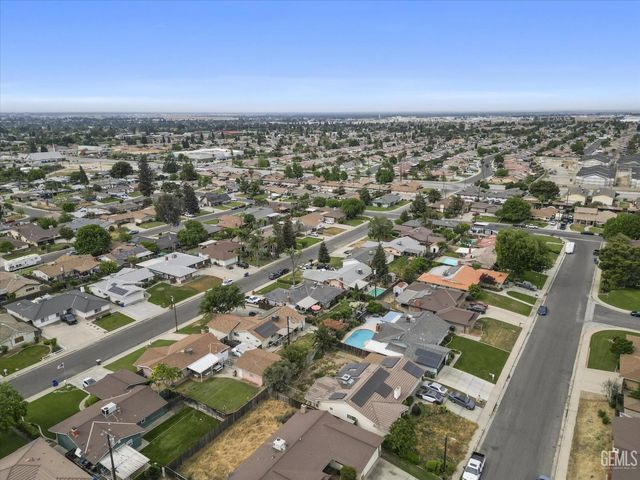 305 Borman Avenue, Bakersfield, CA 93308