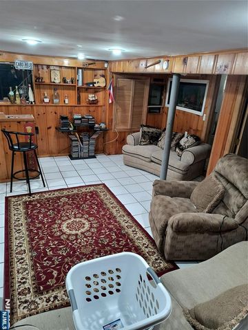 201 Hussa, Linden, NJ 07036